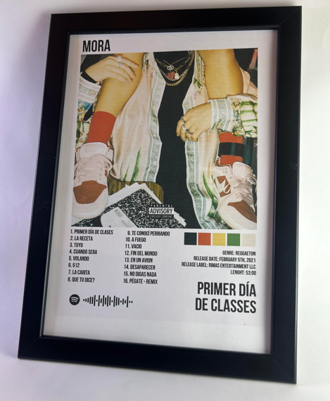 Álbum enmarcado de Mora tamaño A4 del álbum "Primer Día de Clases"