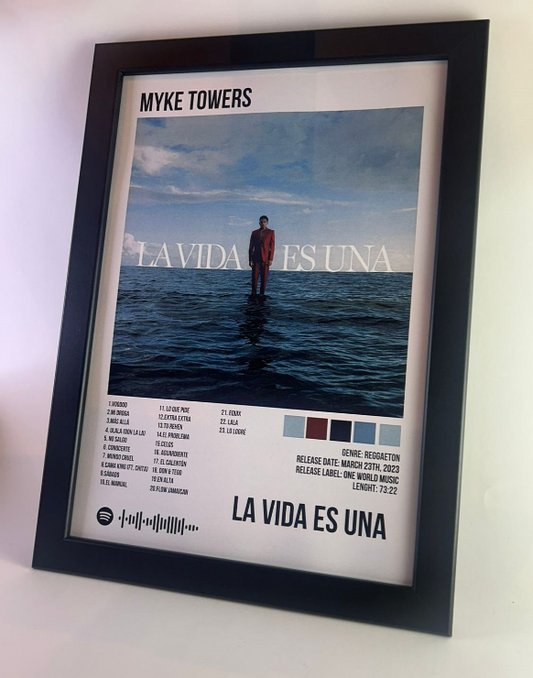 Álbum enmarcado de Myke Towers tamaño A3 o A4 del álbum "La Vida Es Una"